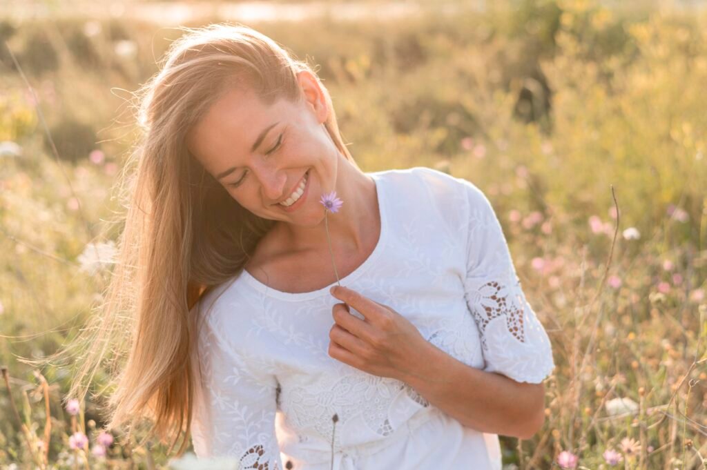 How to Use Visualization Techniques to Enhance Self-Love 4 A woman visualizing her dream life and feeling happy