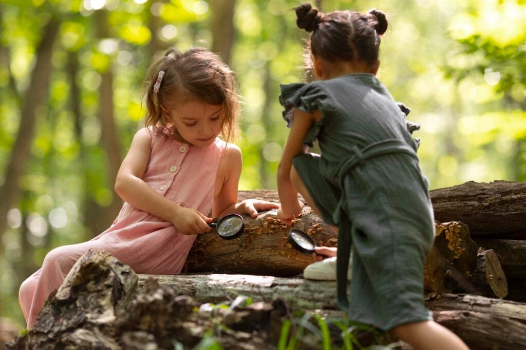Screen-Free Family Time - 10 Mindful Activities that Connect 2 Children spending screen-free time with mindful activities