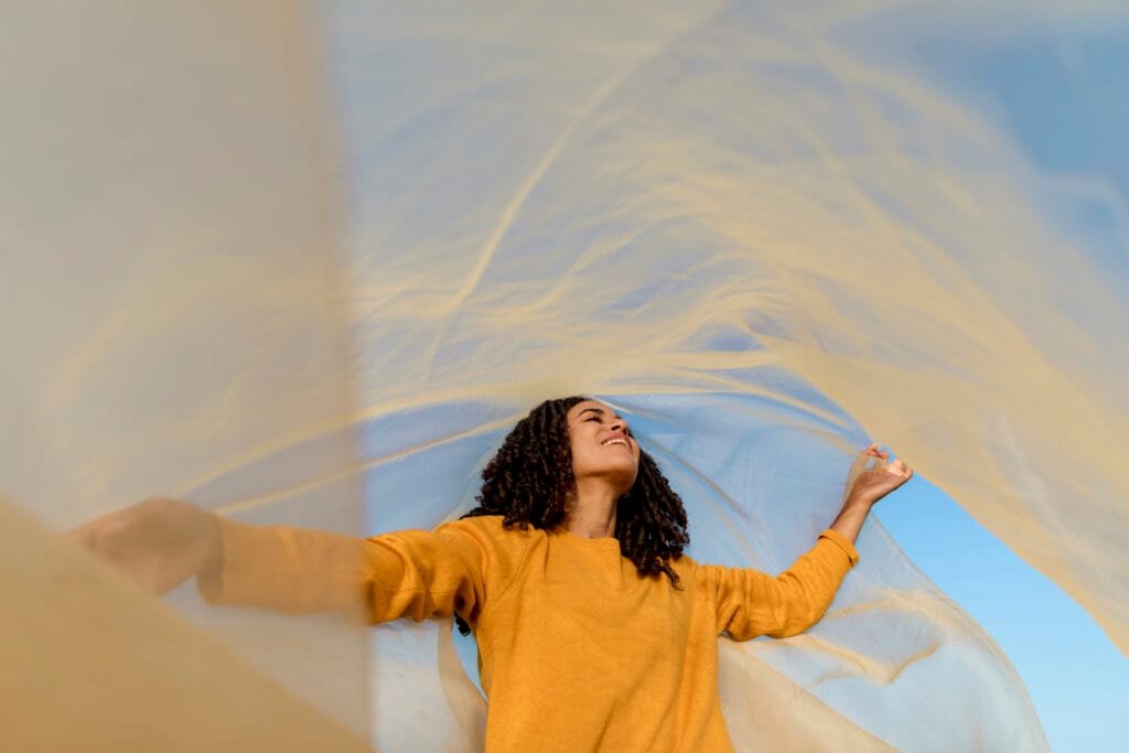 10 Powerful Techniques to Overcome Limiting Beliefs 3 A woman feeling expansive without her limiting beliefs