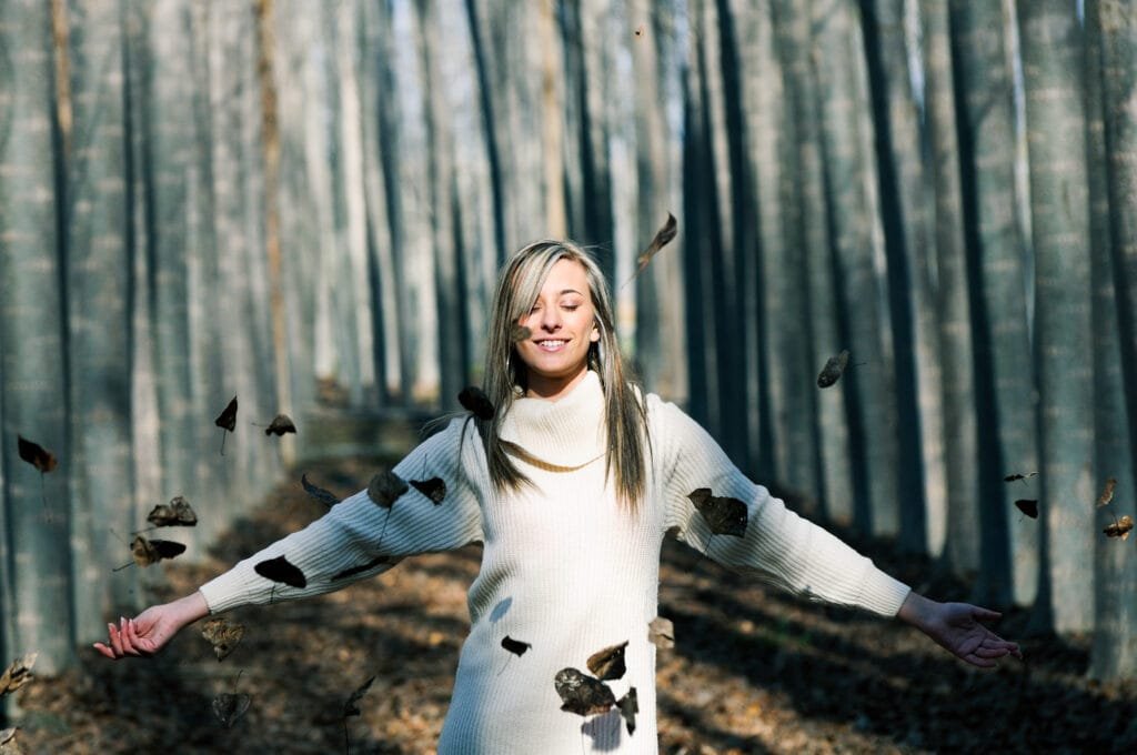 10 Powerful Techniques to Overcome Limiting Beliefs 2 A woman liberated from her limiting beliefs